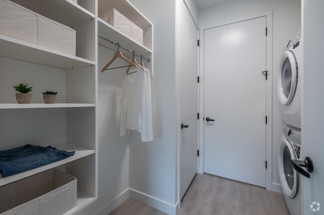 1BD, 1BA - 692-810SF