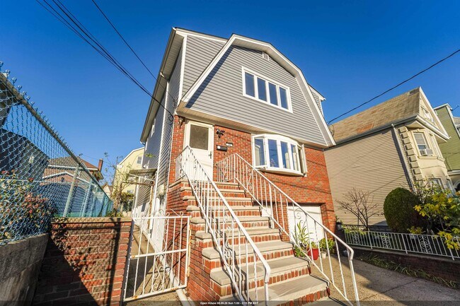 Building Photo - 79 Hoyt St Unit 2