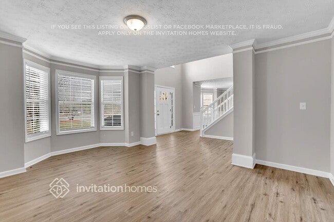 Photo - 729 Coach Way