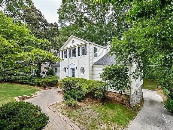 410 Collier Rd NW
