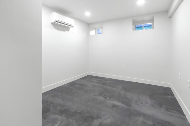 Photo - 680 Hart St Unit 1