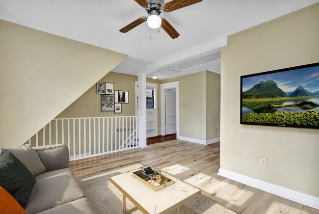 Photo - 1033 E Cesar E Chavez Ave