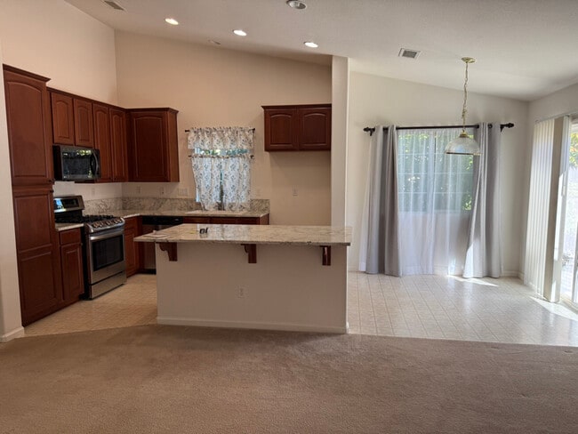 Photo - 1168 Fernwood Way