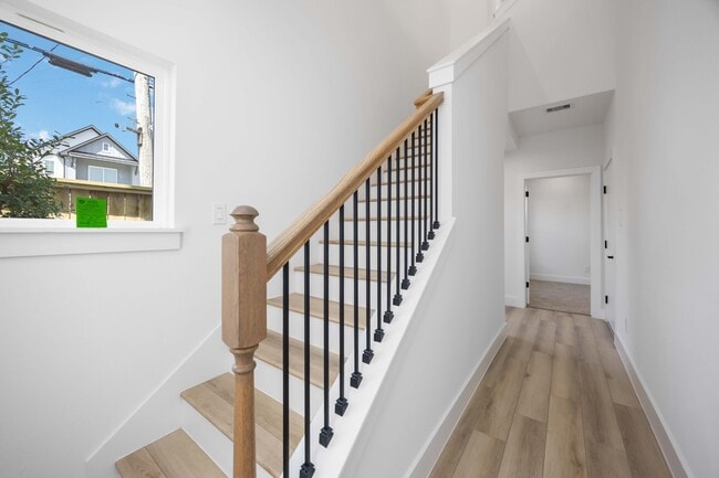 Photo - 6737 Peerless St