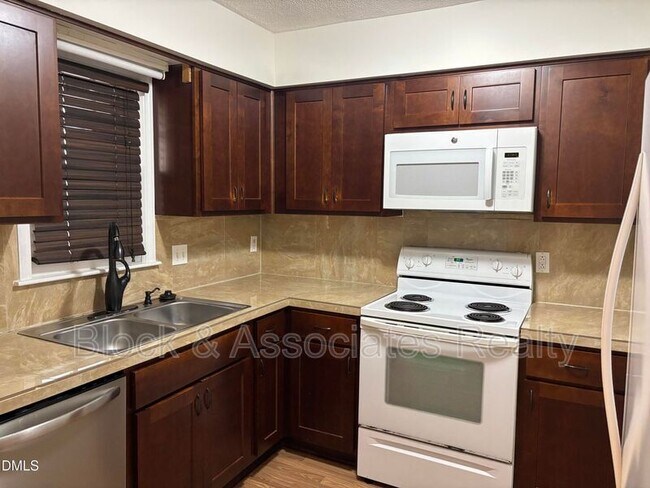 Photo - 728 Branniff Dr