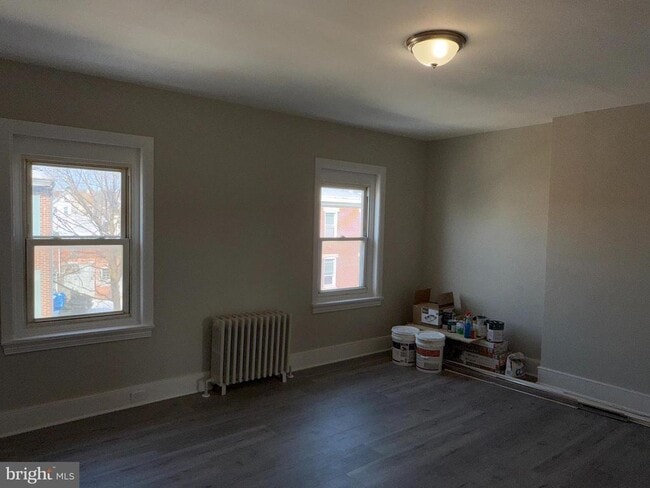 Photo - 706 Chain St