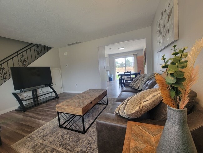 Photo - Newly Renovated Townhouse - Pet Friendly!! Unit 1222