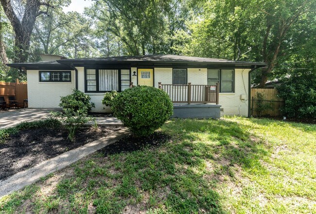 Photo - 1090 Indale Pl SW