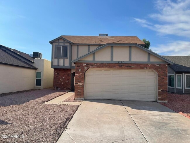 Building Photo - 1327 W Straford Dr Rental