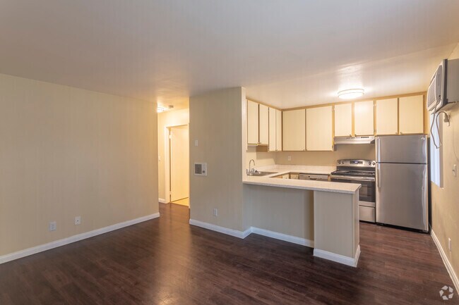 2 BR, 1 BA - 680 SF - Meadowlark Apartments