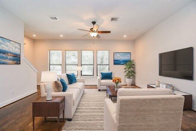 Building Photo - 2422 Navigation Blvd Unit A