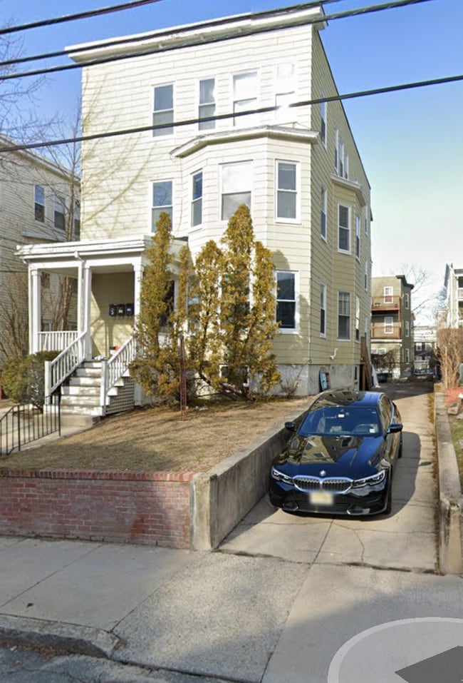 Building Photo - 69 Raymond Ave Unit 1 Rear