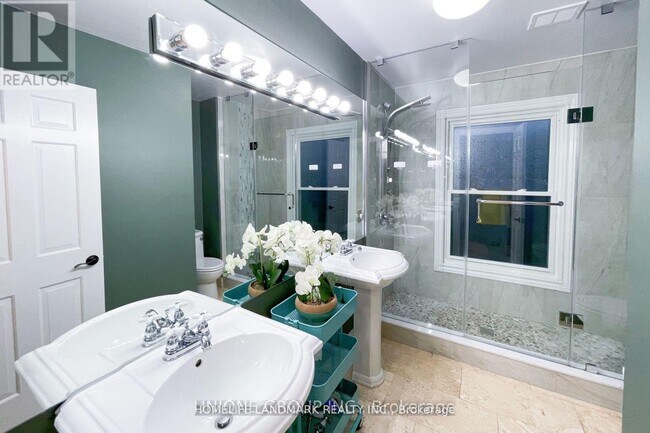Photo - 2415 Jarvis St
