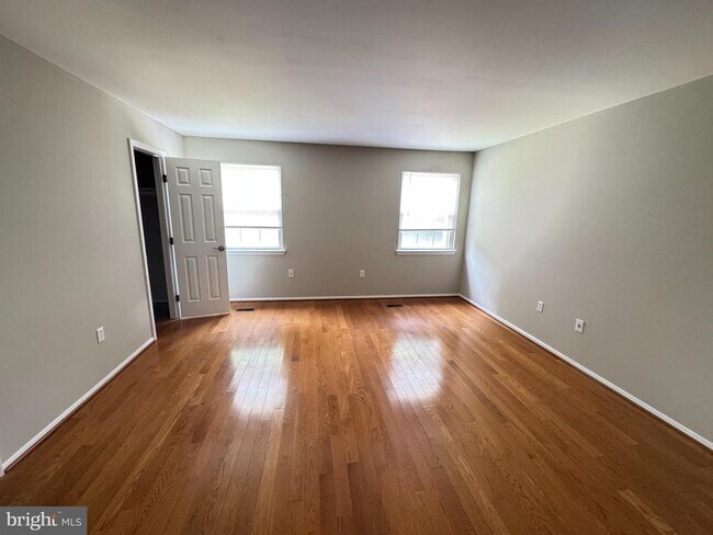 Photo - 732 Wilton Farm Dr
