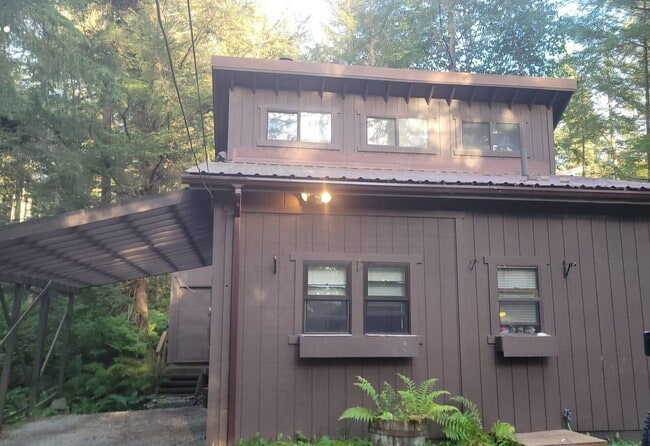 Photo - 1897 Fritz Cove Rd