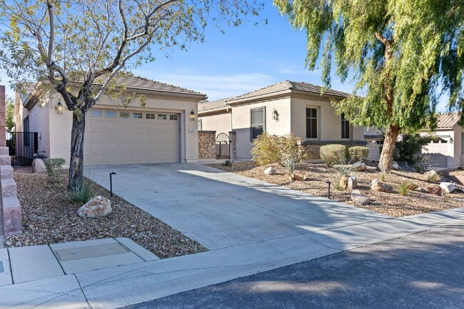 Building Photo - "Charming 3-Bed Haven with 2 Full Baths on La Boutique St, Henderson!"