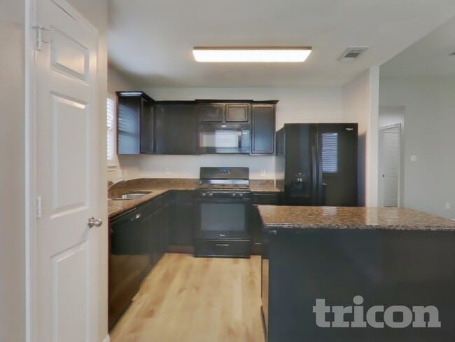 Photo - 815 Marigold Rd