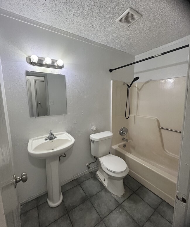 Photo - 409 Chapparal St