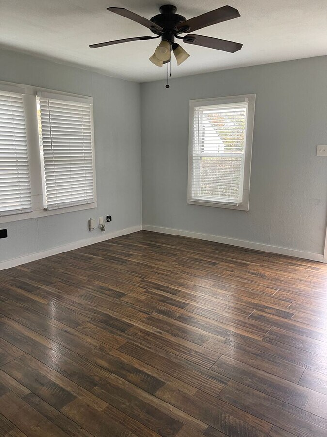 Photo - 2 Bedroom/1 Bath Home - Walking distance t...