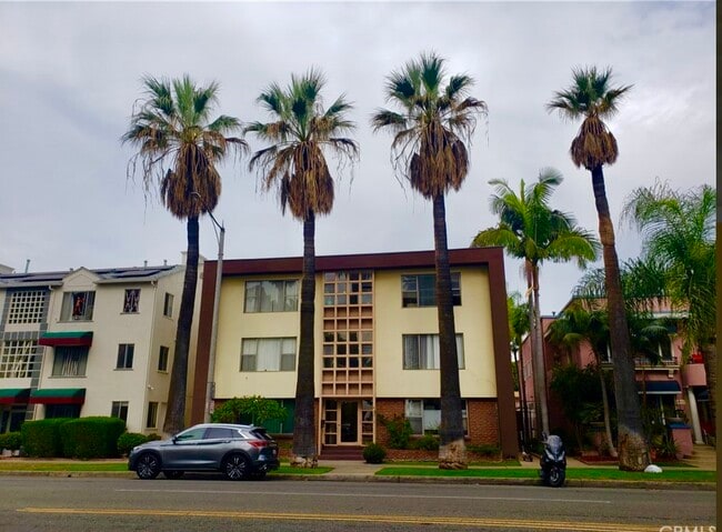 Front of building - 1015 E Ocean Blvd Unidad 1015 E Ocean Rental