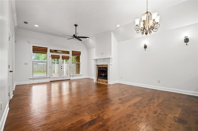 Photo - 773 Louise Ave