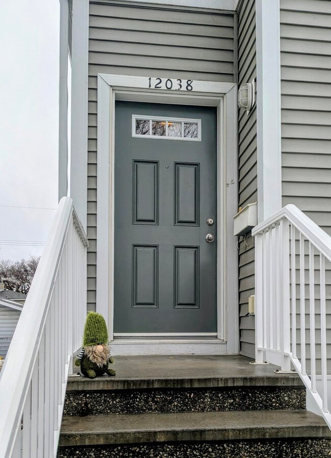 Building Photo - Modern 3-Bedroom Suite in 4-Plex – Limited-Time Rental Incentive! Sign a 12-month lease and choos... Unit A