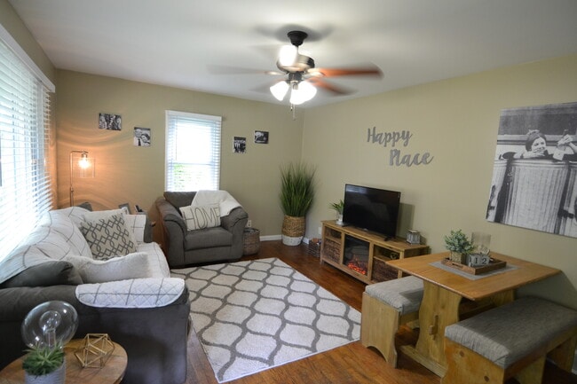 Photo - 1410 S Halliburton St