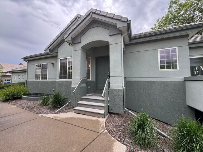 Spacious and Open 3BD/2BA House In Longmont! - Spacious and Open 3BD/2BA House In Longmont!