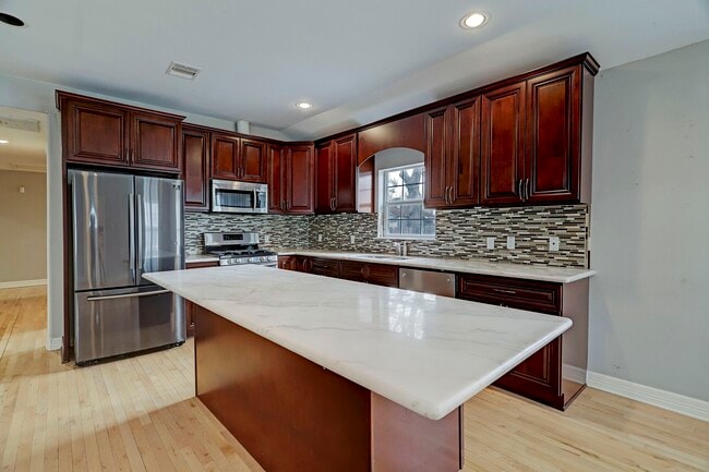 Photo - 4210 Marina St