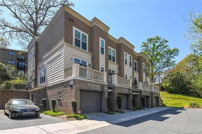 Building Photo - COMING SOON: Luxury Elizabeth Condo – Gate...