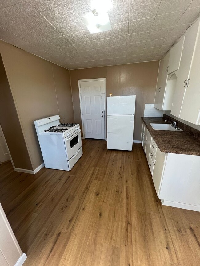 Photo - Cozy 1 bedroom back house