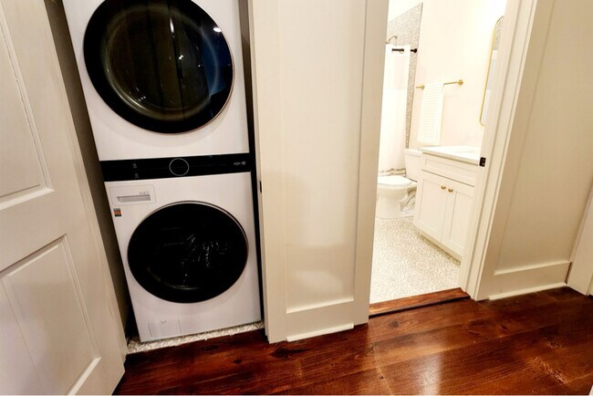 Photo - 2320 St Philip St