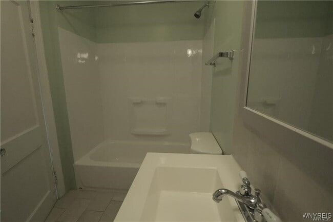 Photo - 1927 Center Rd