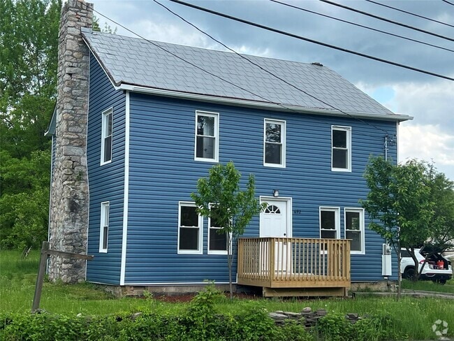 Building Photo - 692 Burlingham Rd Rental