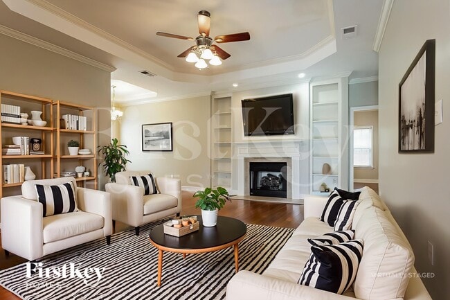 Photo - 2057 Highview Way