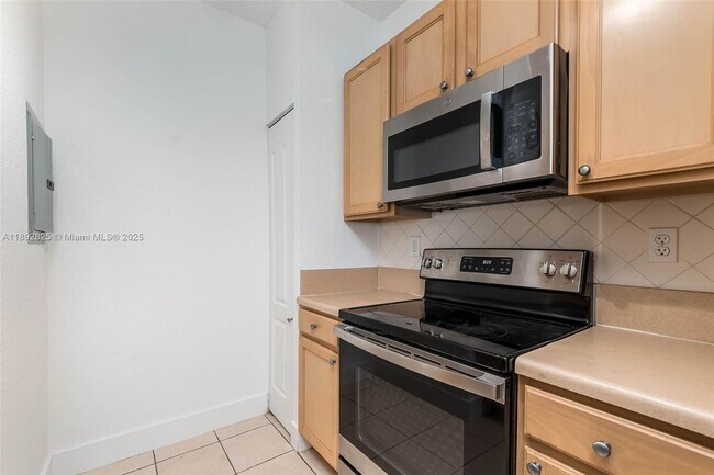 Photo - 6001 SW 70th St Unidad 609