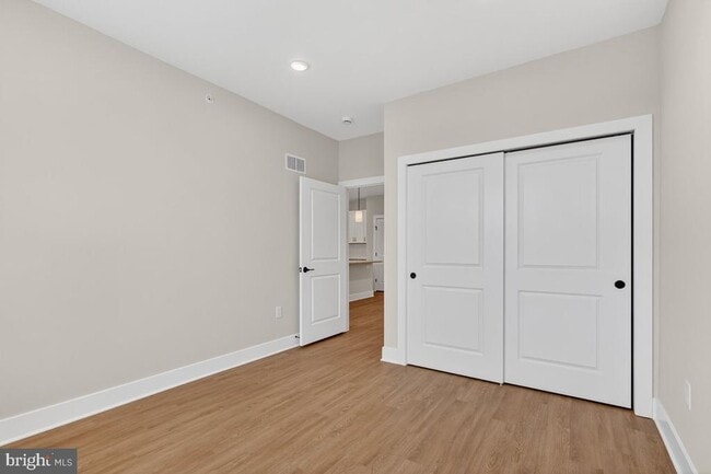 Building Photo - 624 Main St Unit 205