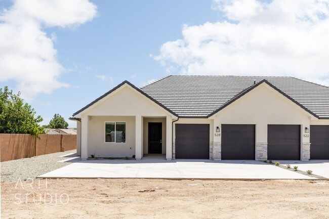 Building Photo - Brand New 3 Bed / 2 Bath Duplex – Modern L... Rental