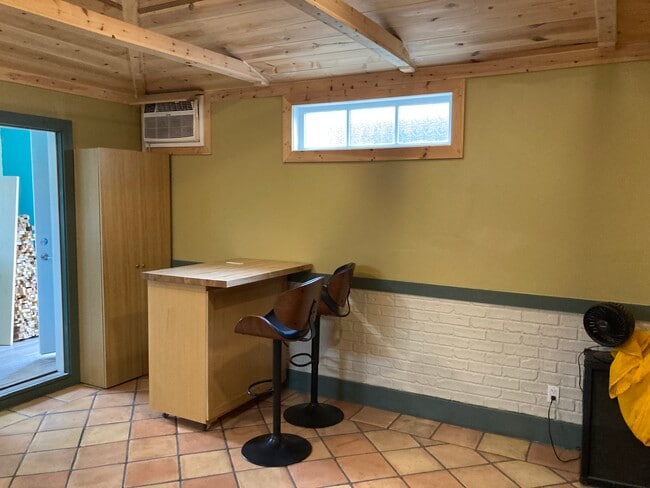 Photo - 1801 N Evergreen St Unidad Guesthouse