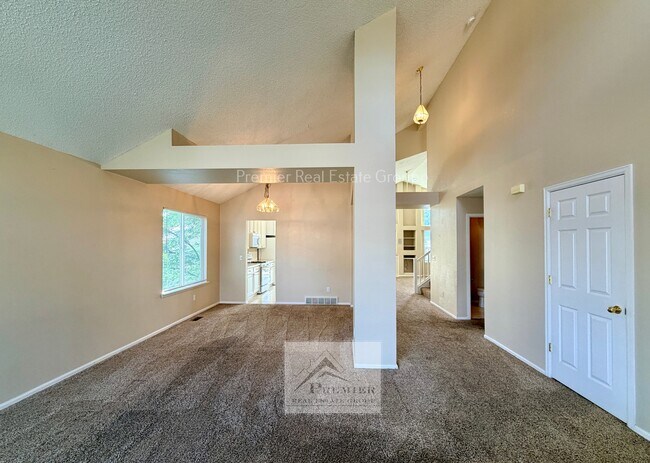 Photo - 5831 Instone Cir