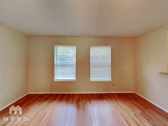 Photo - 3205 Meadowview Dr