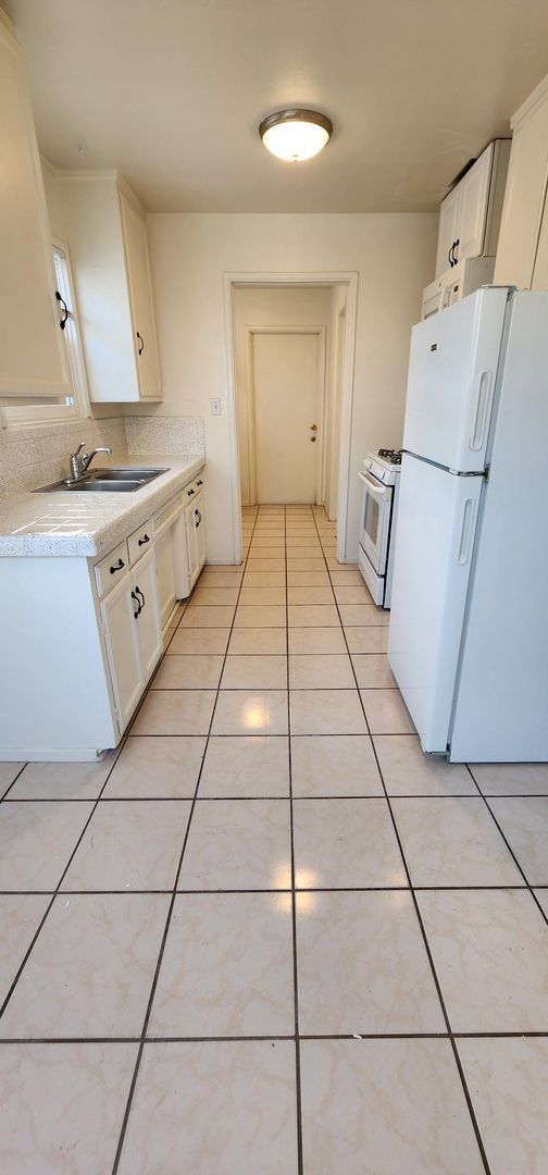 Photo - Recently Reduced!*New Year's Special!!*Vintage duplex near La Mesa Village + basement storage!