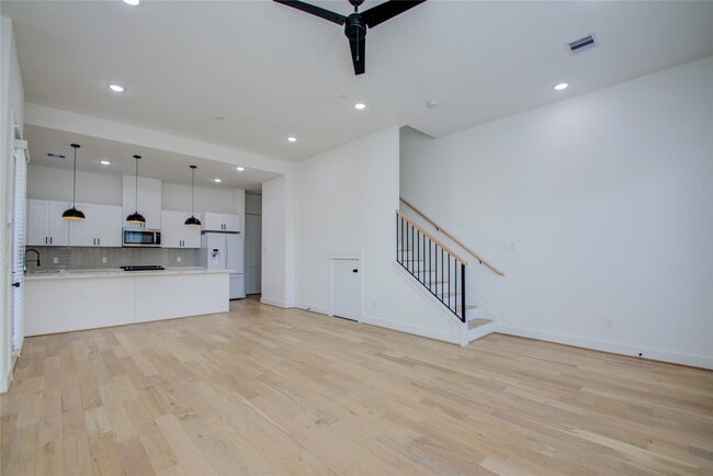 Photo - 3206 Live Oak St