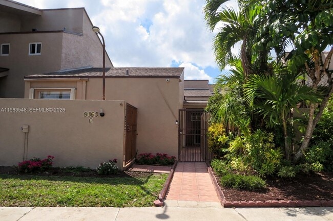 Building Photo - 9165 Fontainebleau Blvd