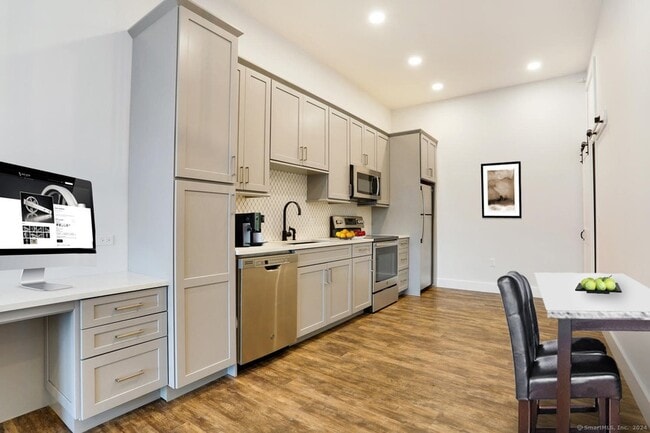 Photo - 44 Greenwich Ave Unidad 3-1