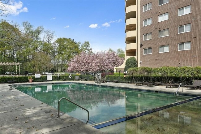 outside1 - 1501 Clairmont Rd Unit 1219