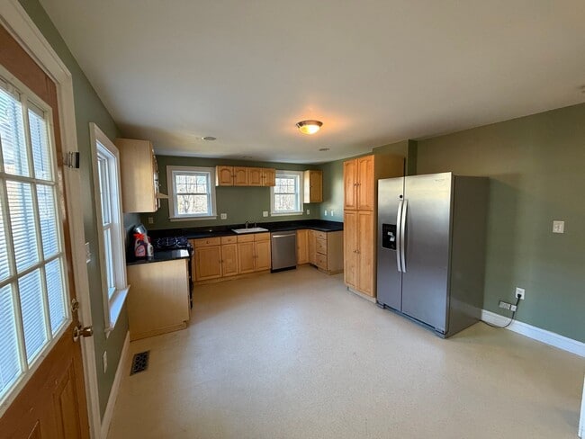 Photo - Move-In Ready Townhouse in North Billerica – Unbeatable Transit Access!