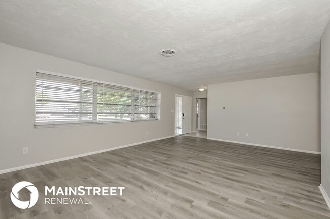 Photo - 5532 25th St W