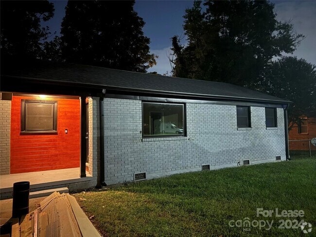 Building Photo - 2052 Syracuse Dr Rental