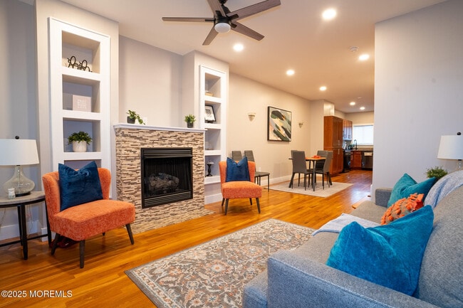 Photo - 736 New St